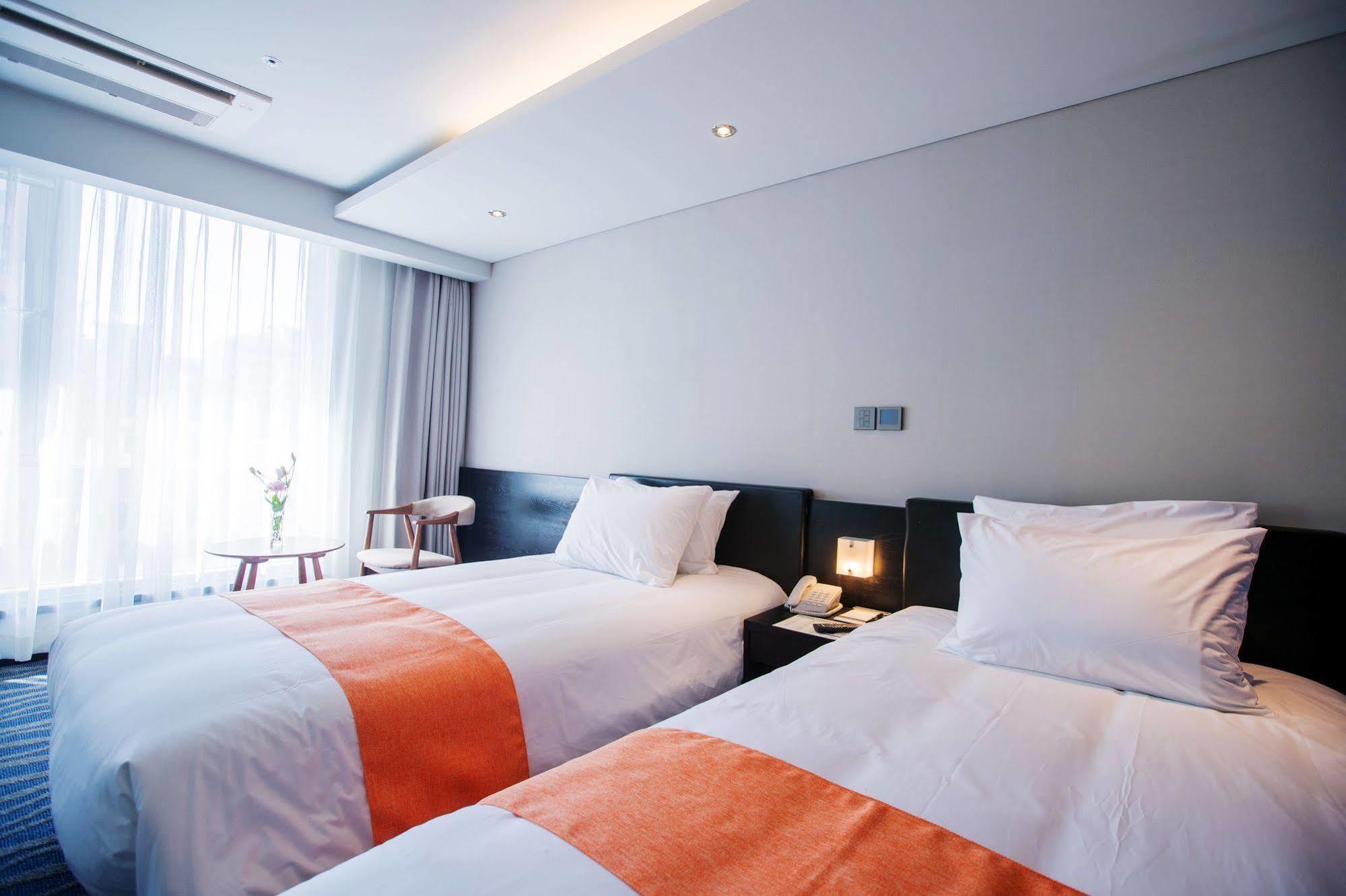 Gloucester Hotel Jeju by Eksteriør bilde