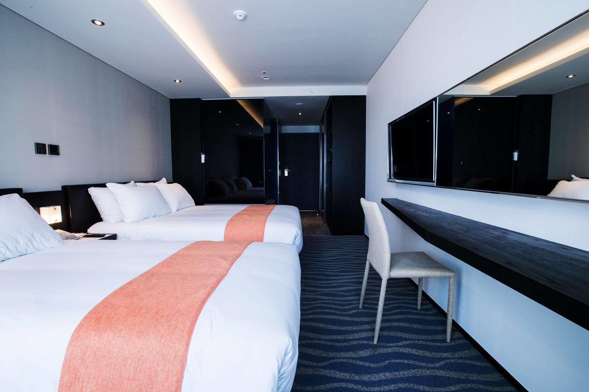 Gloucester Hotel Jeju by Eksteriør bilde